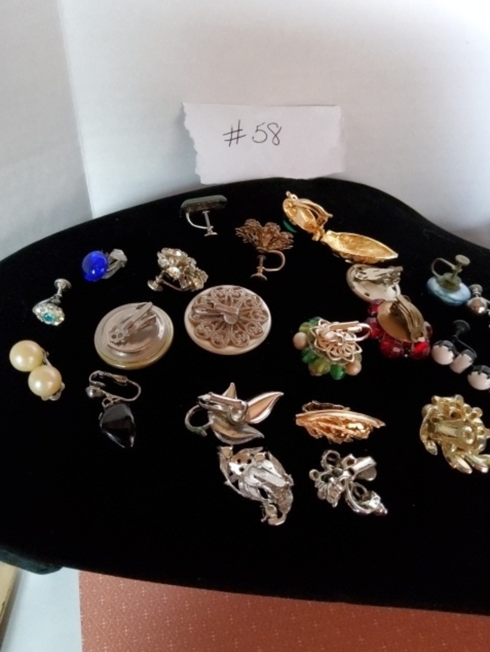 Vintage Single Clip-on/screw Back 24 Pieces. - Picture 6 of 8